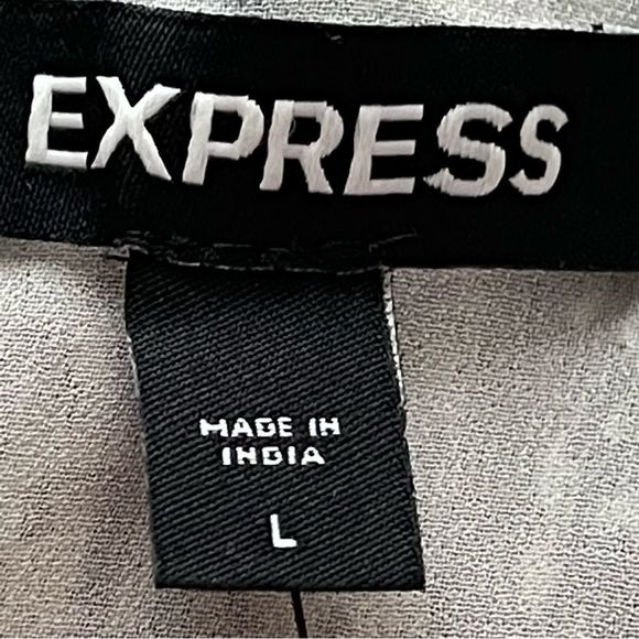 NWT EXPRESS WOMEN’s top, blouse, short sleeve with lots of ruffles, size Large - Picture 7 of 9